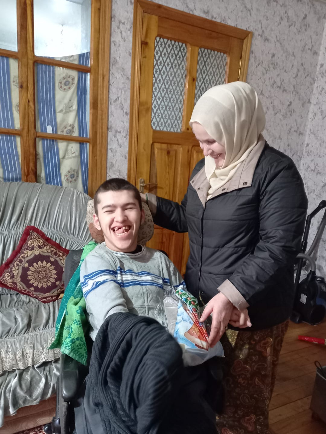 Специалисты КЦСОН порадовали особенных детей на Новый год